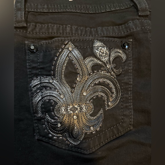 Miss Me Black Stretch Capris - 32 - Picture 3 of 8